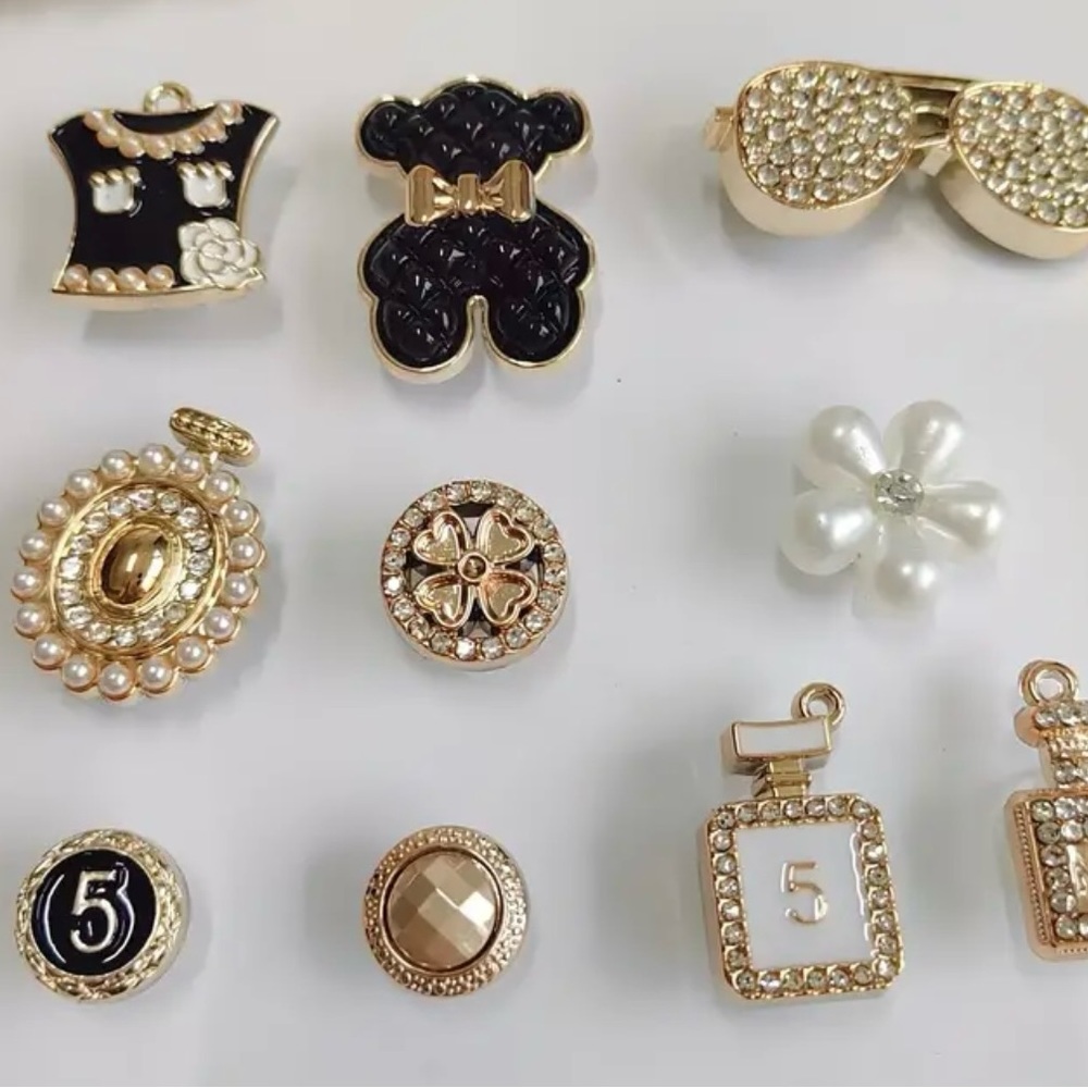 (10)Designer Inspired Croc Pendants - Picture 3 of 8